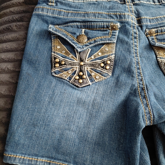 Women's Classic Blue Jean Shorts - Picture 5 of 8